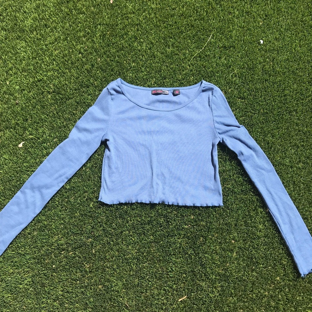 Semi cropped long sleeve